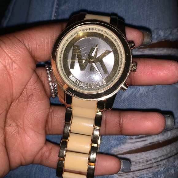 Micheal Kors Watch - Picture 2 of 3